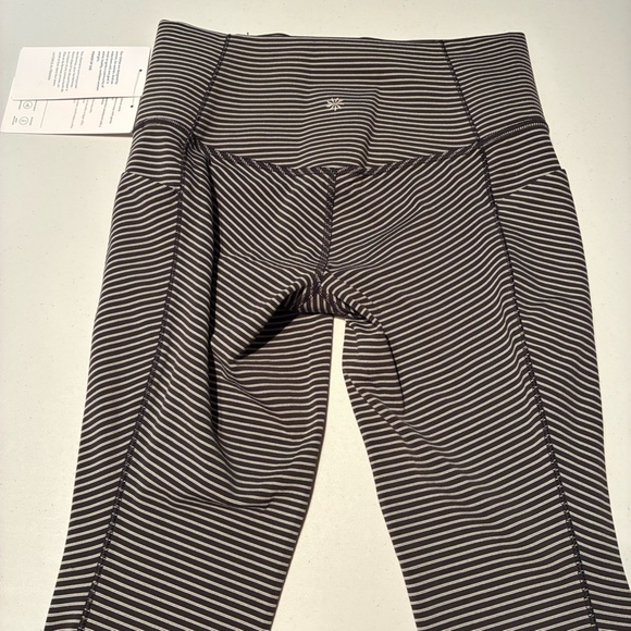 NWT Athleta Salutation Stash Pocket II Textured 7/8 Tight in Black & White Small - Picture 10 of 10